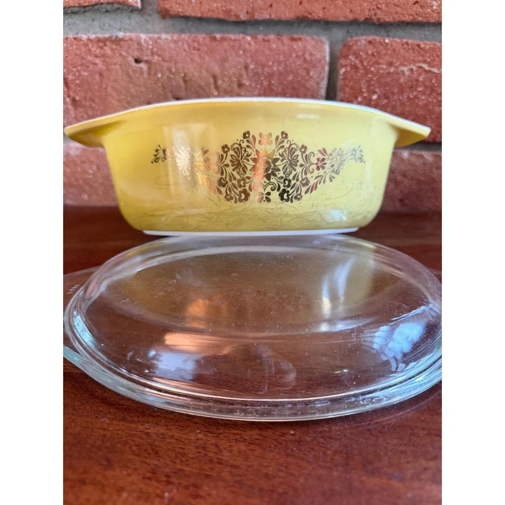 Vintage Pyrex Golden Garland 043 1.5 Qt Oval Casserole with Glass Lid